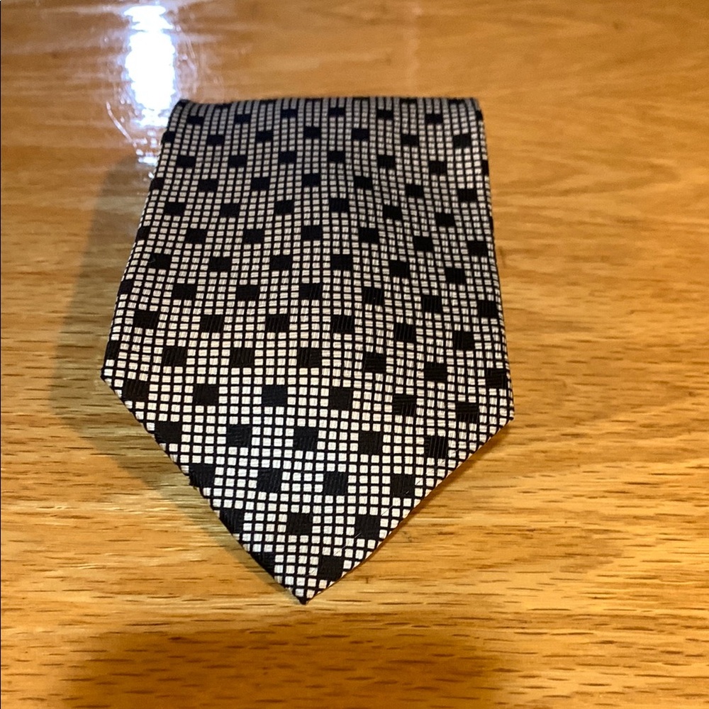 Black and White Geometric Pattern Tie